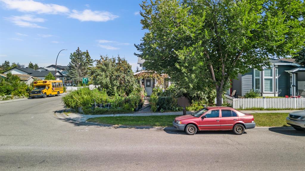 Picture for 16 Tararidge Drive NE