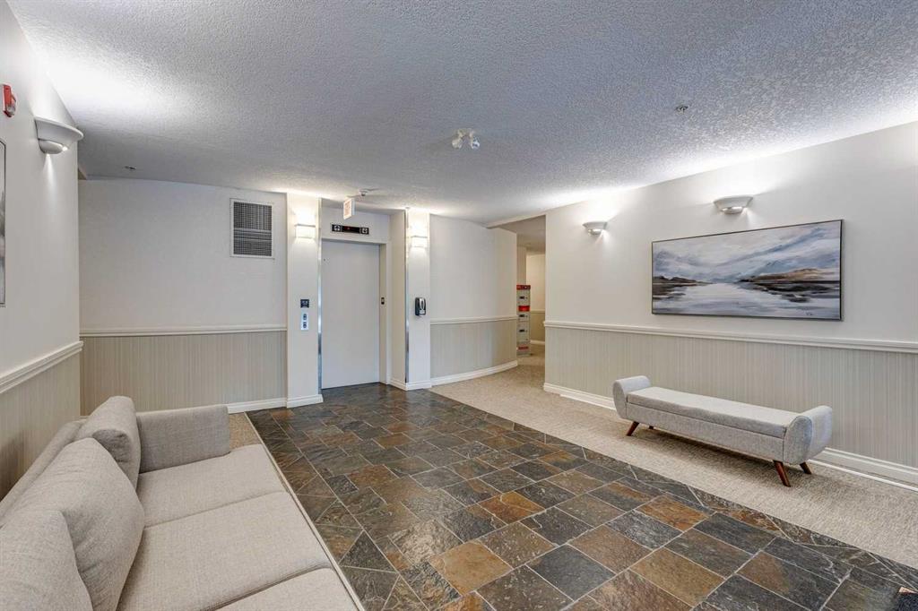 Picture for 303, 10 Hemlock Crescent SW