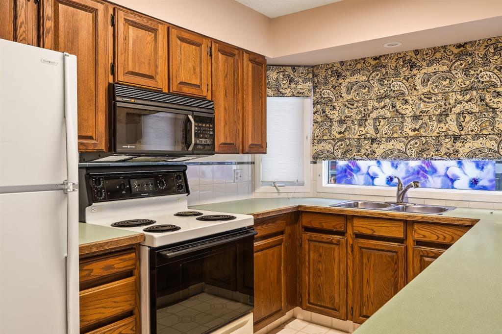 Picture for 716 Coach Bluff Crescent SW