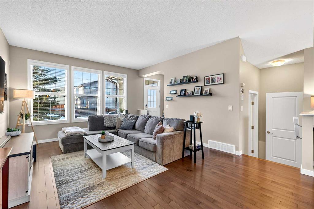 Picture for 90 Walden Crescent SE