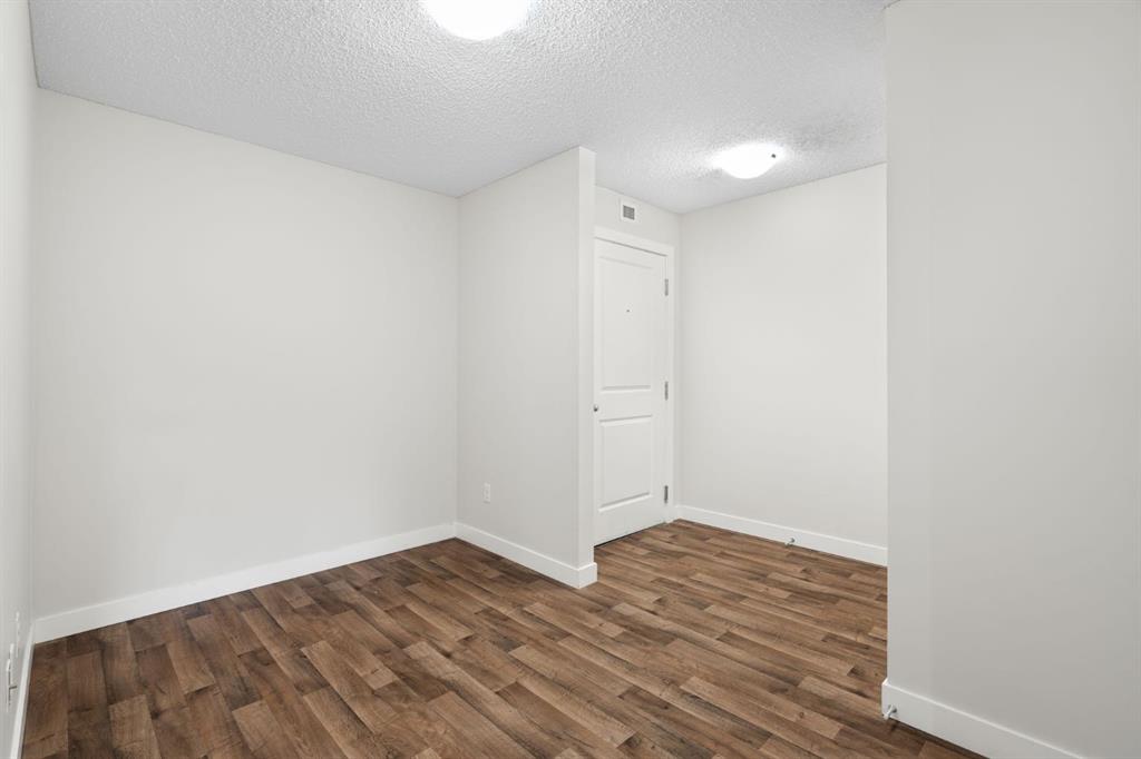 Picture for 4220, 403 Mackenzie Way SW