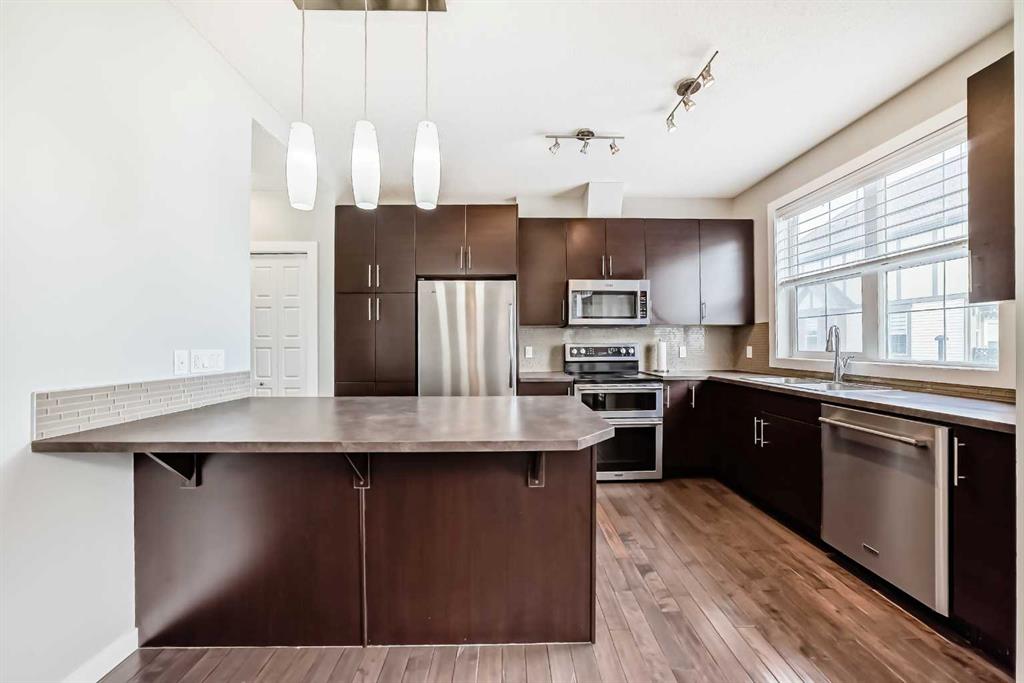 Picture for 112, 130 New Brighton Way SE