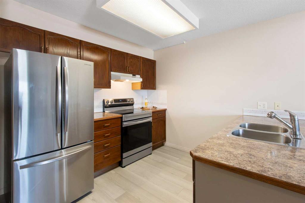 Picture for 210, 3 Parklane Way 