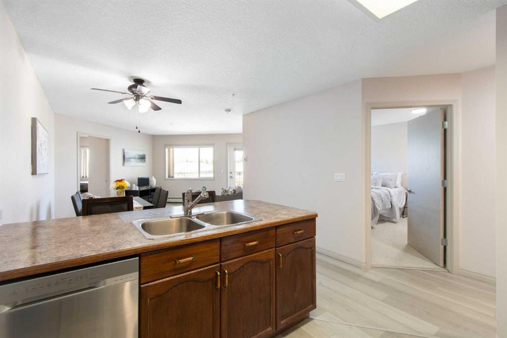 Picture for 210, 3 Parklane Way 