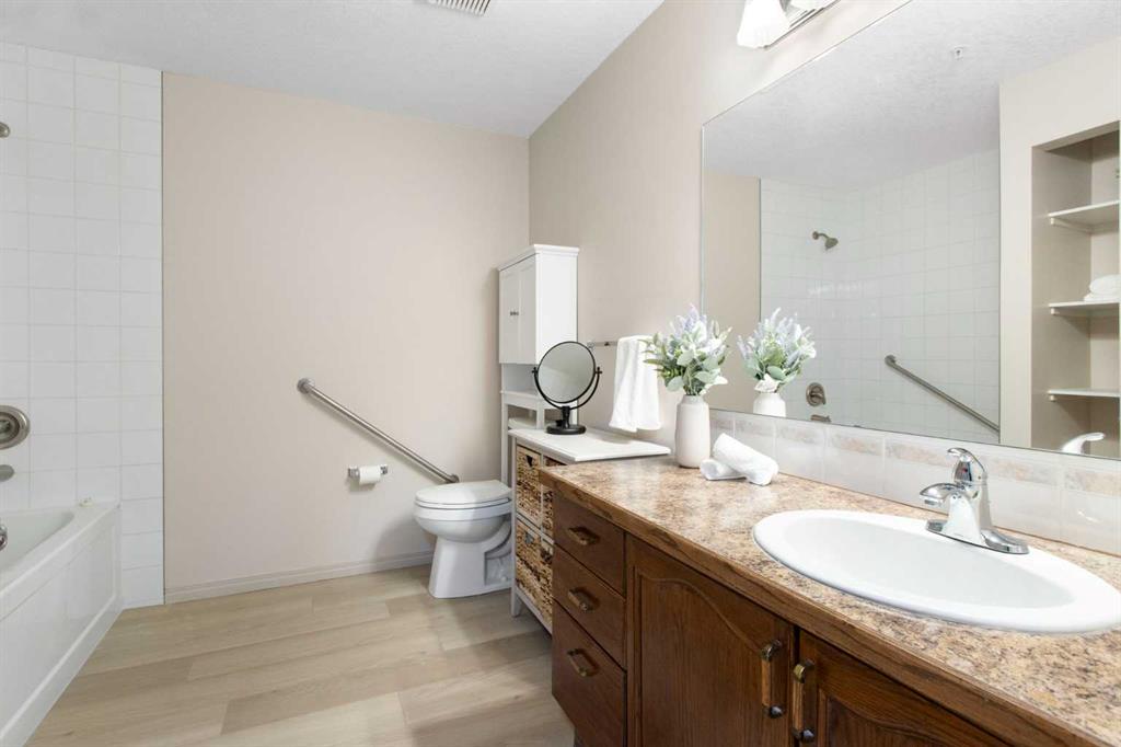 Picture for 210, 3 Parklane Way 