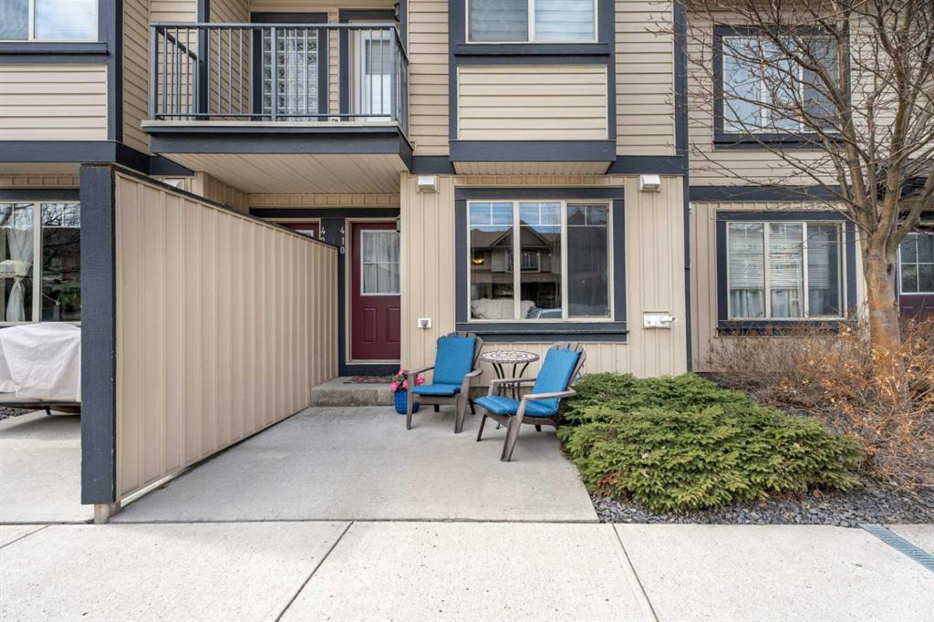 Picture for 410, 121 Copperpond Common SE