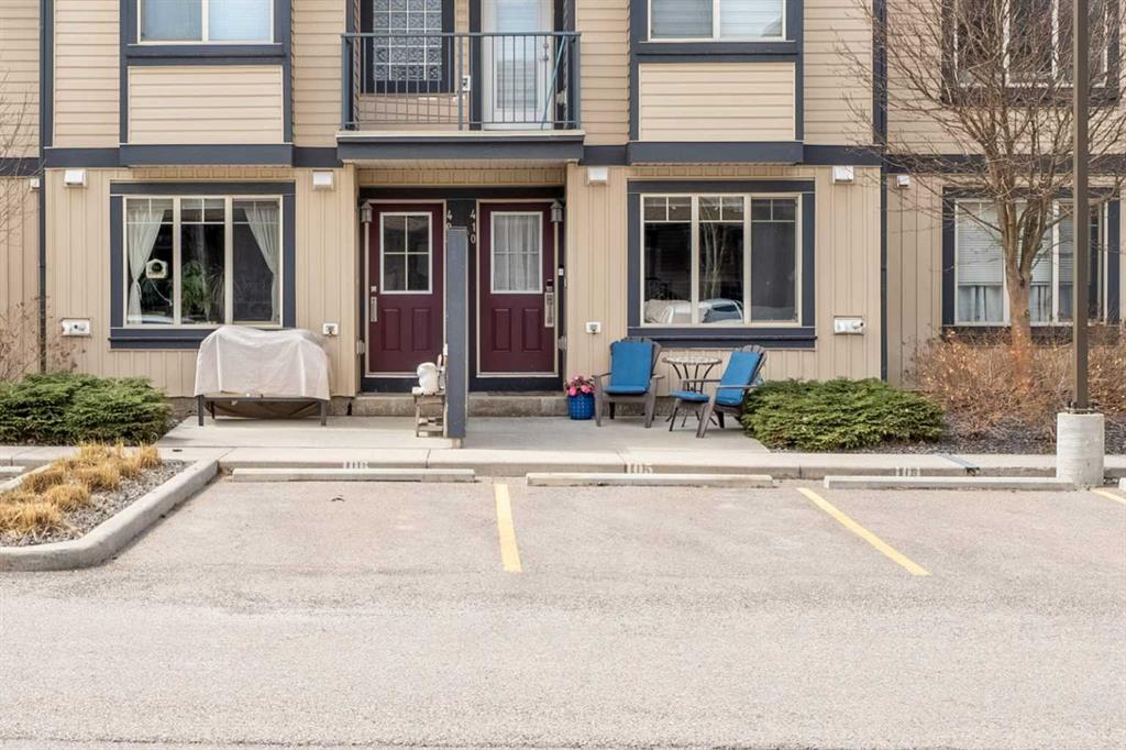 Picture for 410, 121 Copperpond Common SE