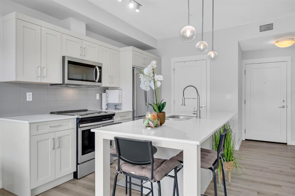 Picture for 305, 35 Walgrove  SE