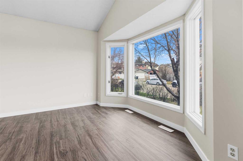 Picture for 37 Martingrove Way NE