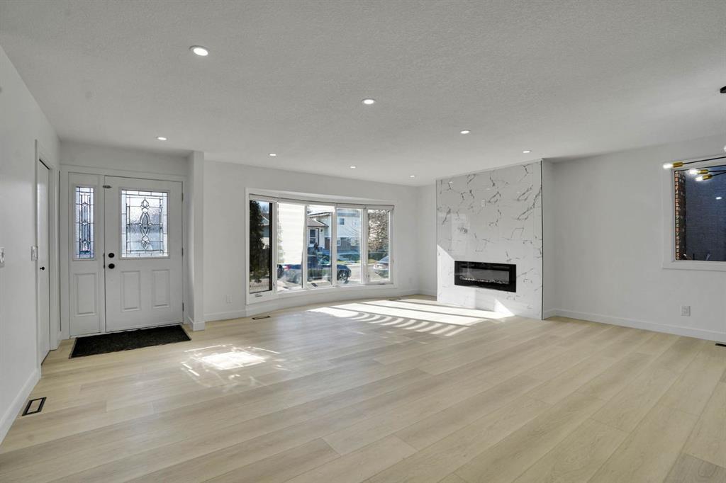 Picture for 20 Templehill Crescent NE