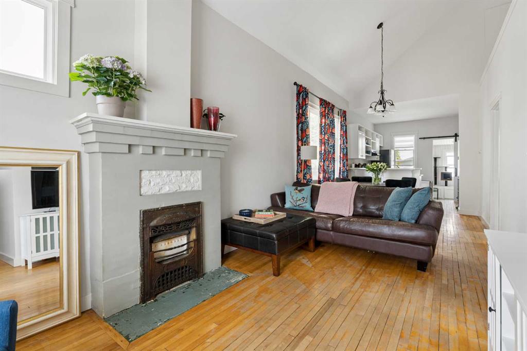Picture for 128 18 Avenue NE