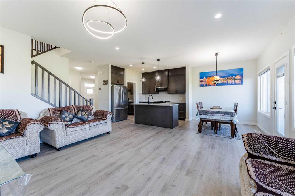 Picture for 124 Cornerbrook Green NE