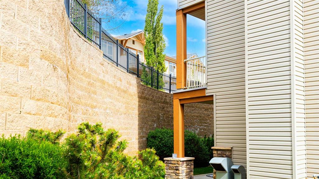 Picture for 1, 169 Rockyledge View NW