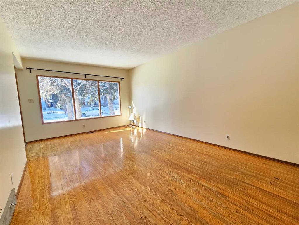 Picture for 7116 Hunterville Road NW
