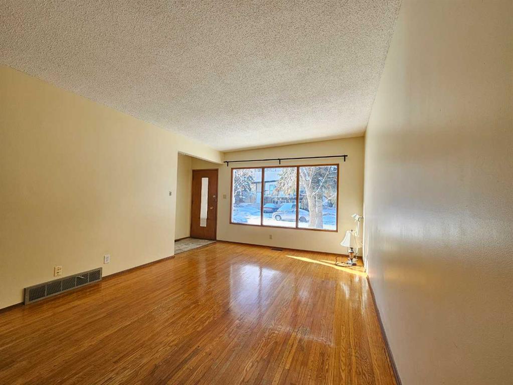 Picture for 7116 Hunterville Road NW