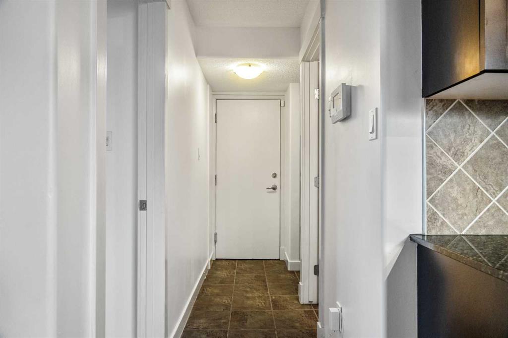 Picture for 14, 2906 17 Avenue SW