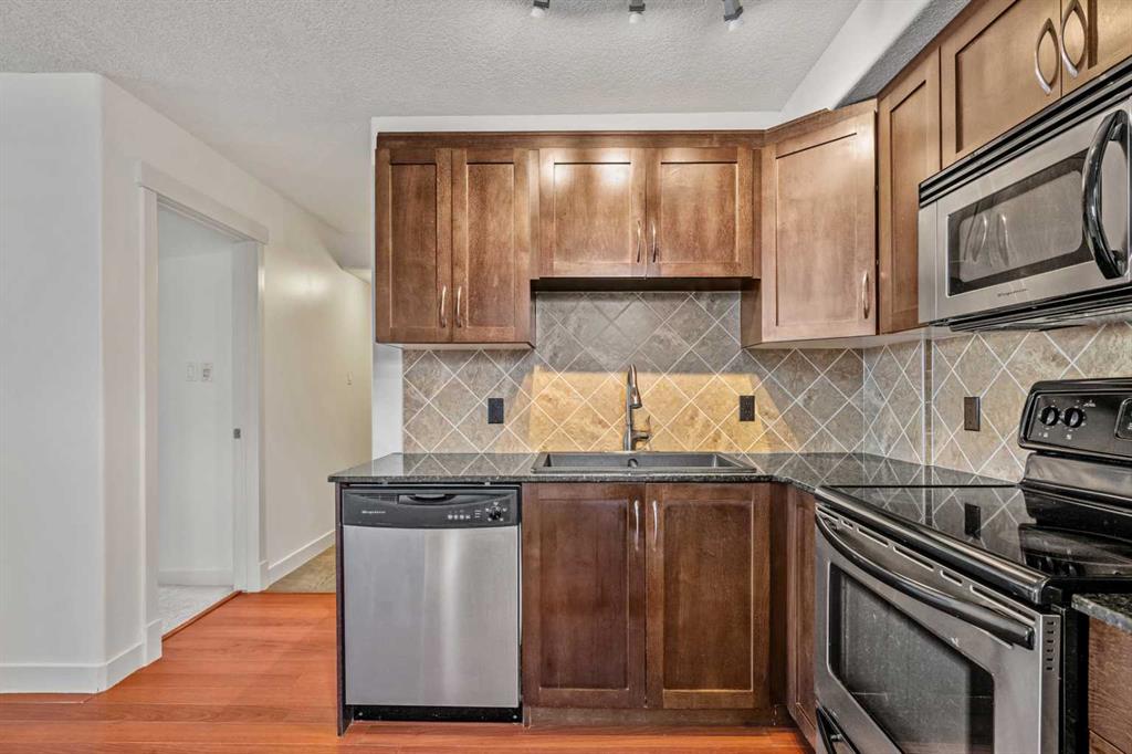 Picture for 14, 2906 17 Avenue SW