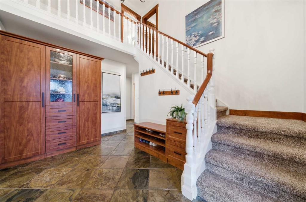 Picture for 631 Willoughby Crescent SE