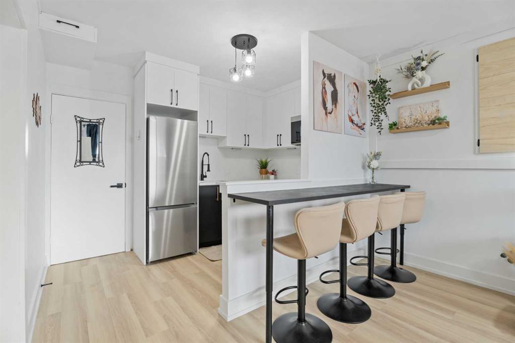 Picture for 2, 1530 26 Avenue SW