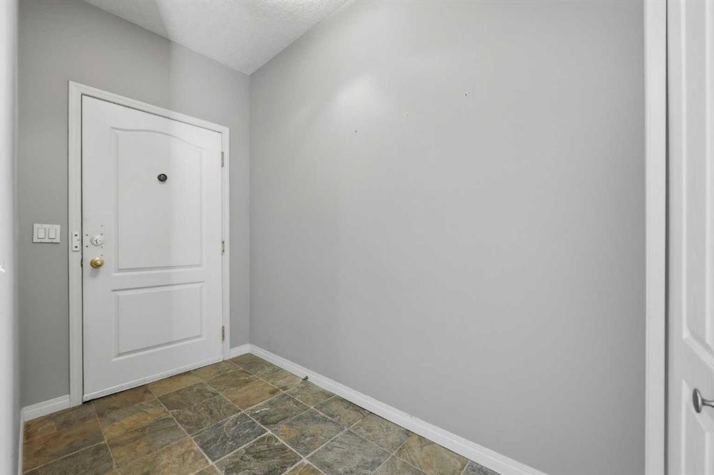 Picture for 207, 1026 12 Avenue SW