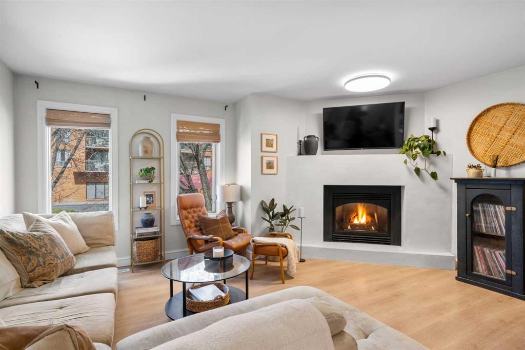 Picture for 3, 1339 14 Avenue SW