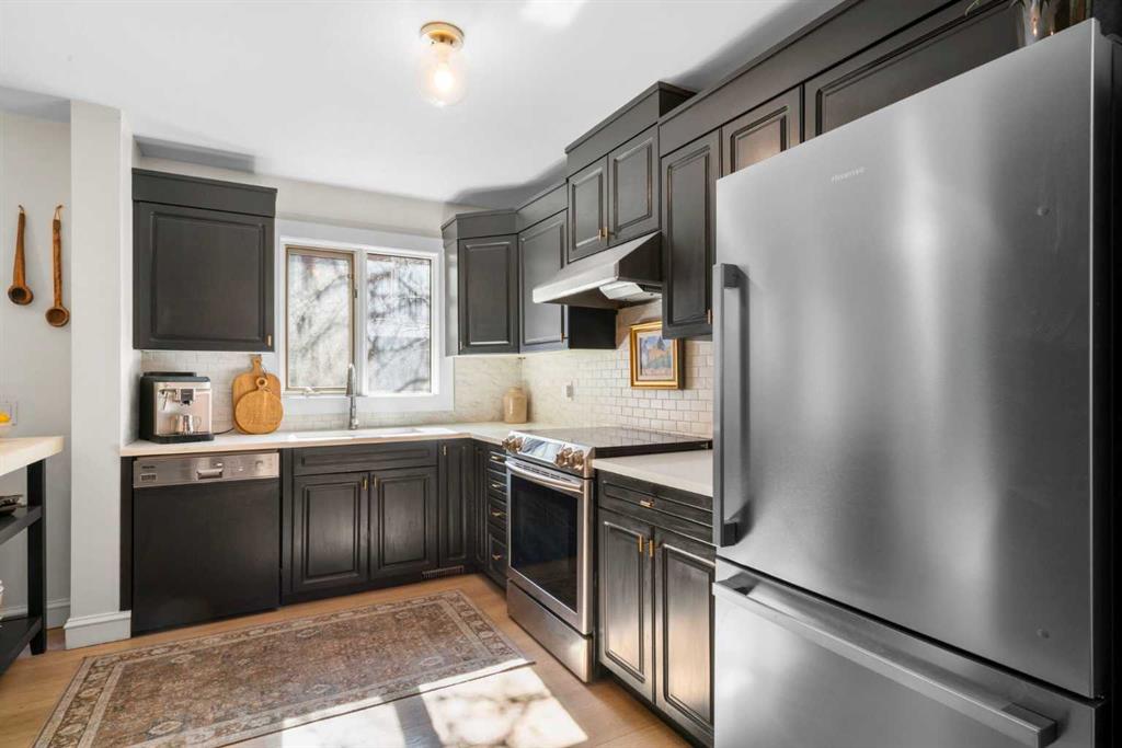 Picture for 3, 1339 14 Avenue SW