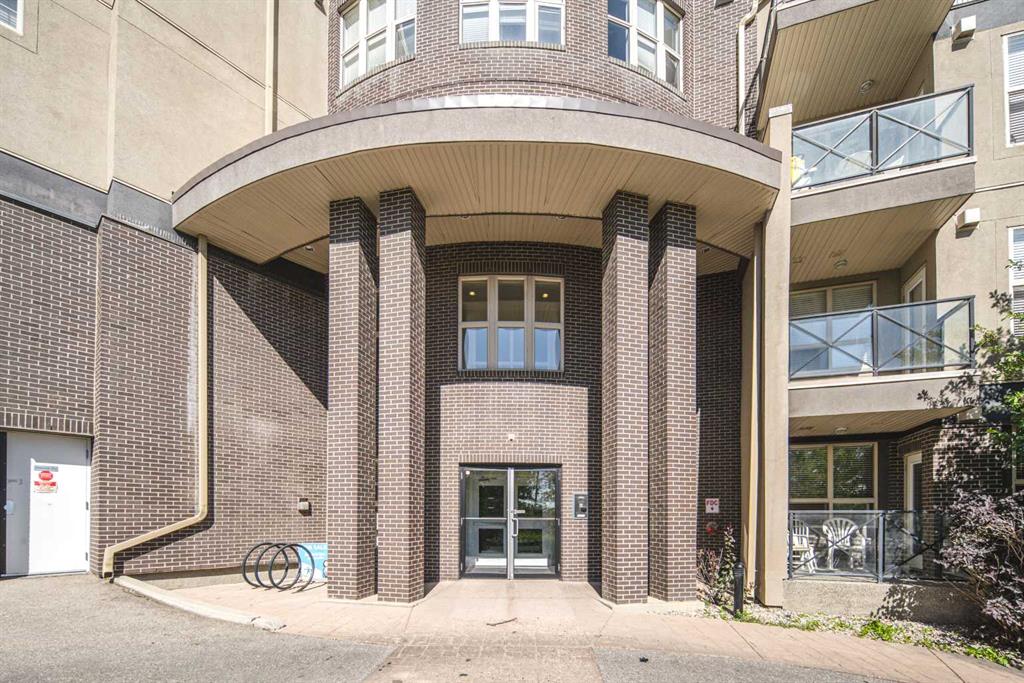 Picture for 203, 88 Arbour Lake Road NW