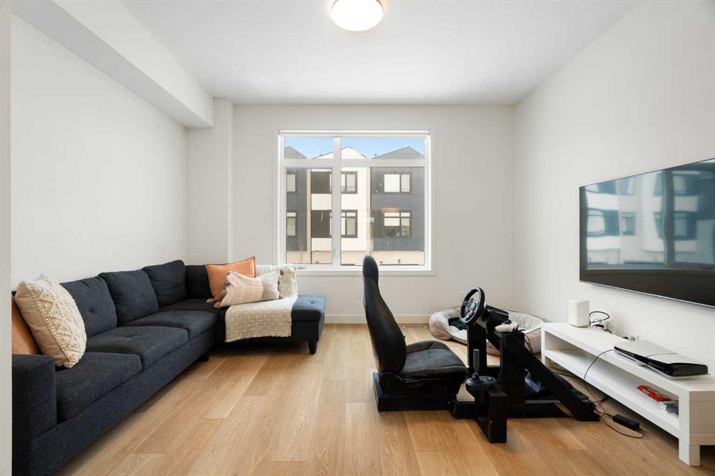 Picture for 8528 21 Avenue SE