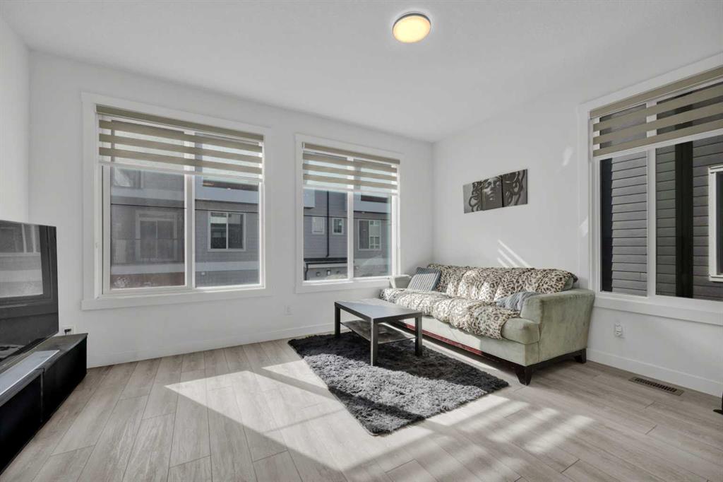 Picture for 152, 380 Seton Villas SE