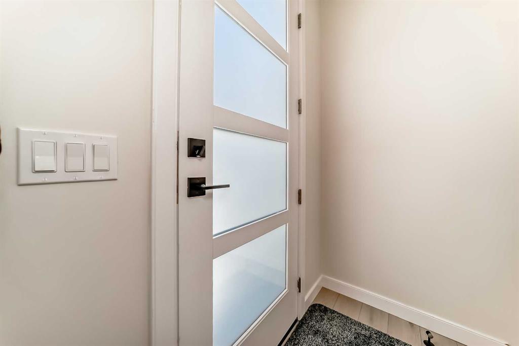 Picture for 323, 81 Greenbriar Place NW
