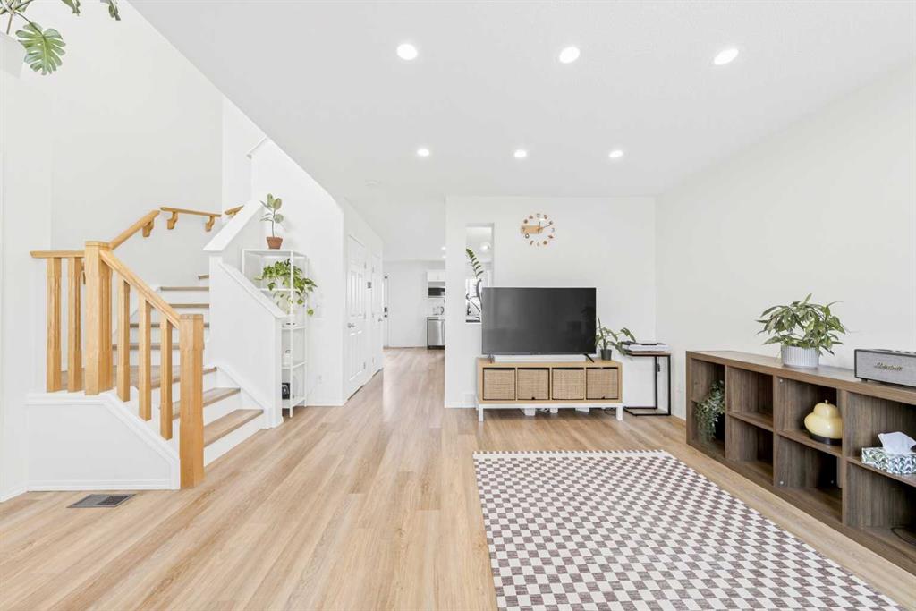 Picture for 182 Covemeadow Close NE