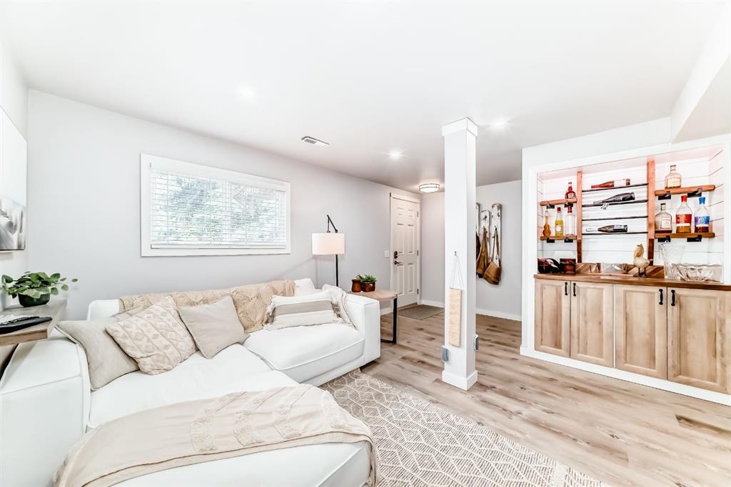 Picture for 11, 800 Bowcroft Place 