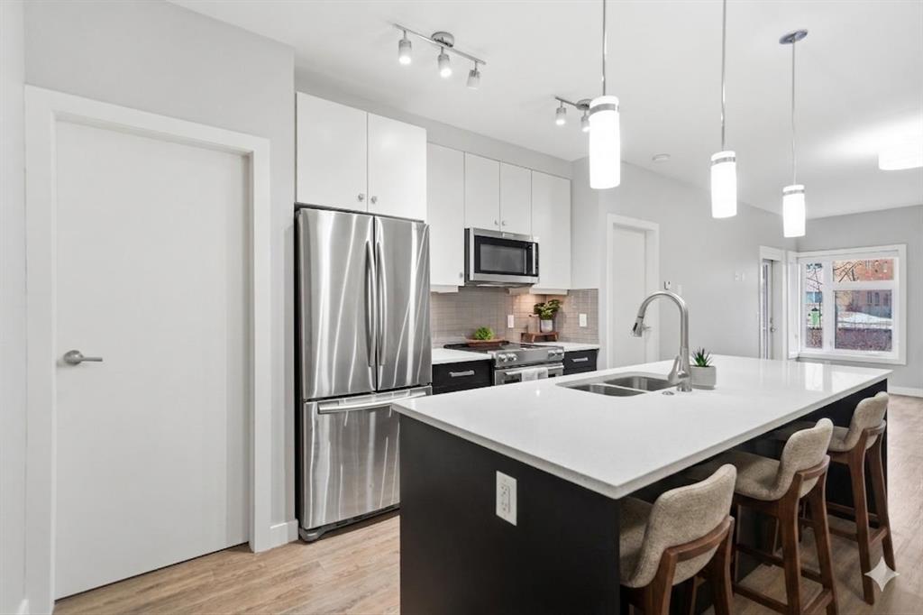 Picture for 107, 1720 10 Street SW