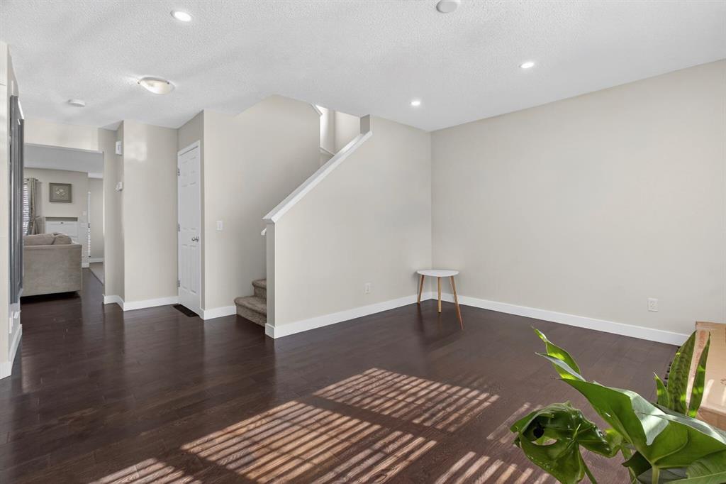Picture for 28 Elgin View SE
