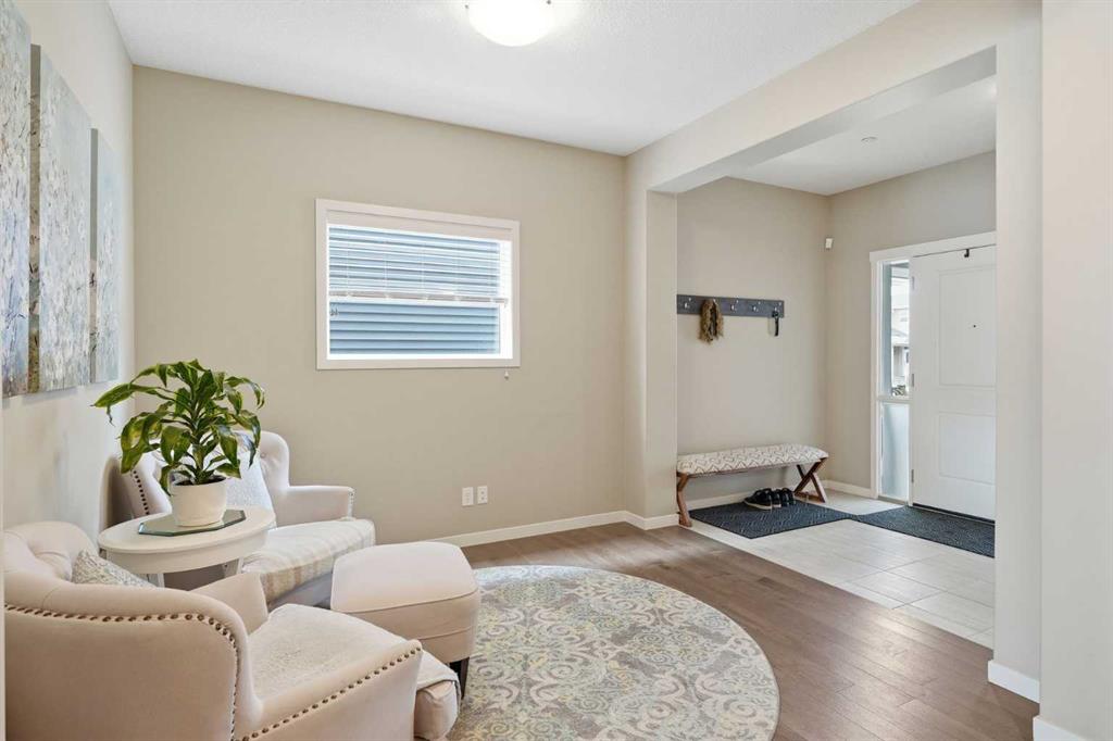 Picture for 186 Howse Rise NE