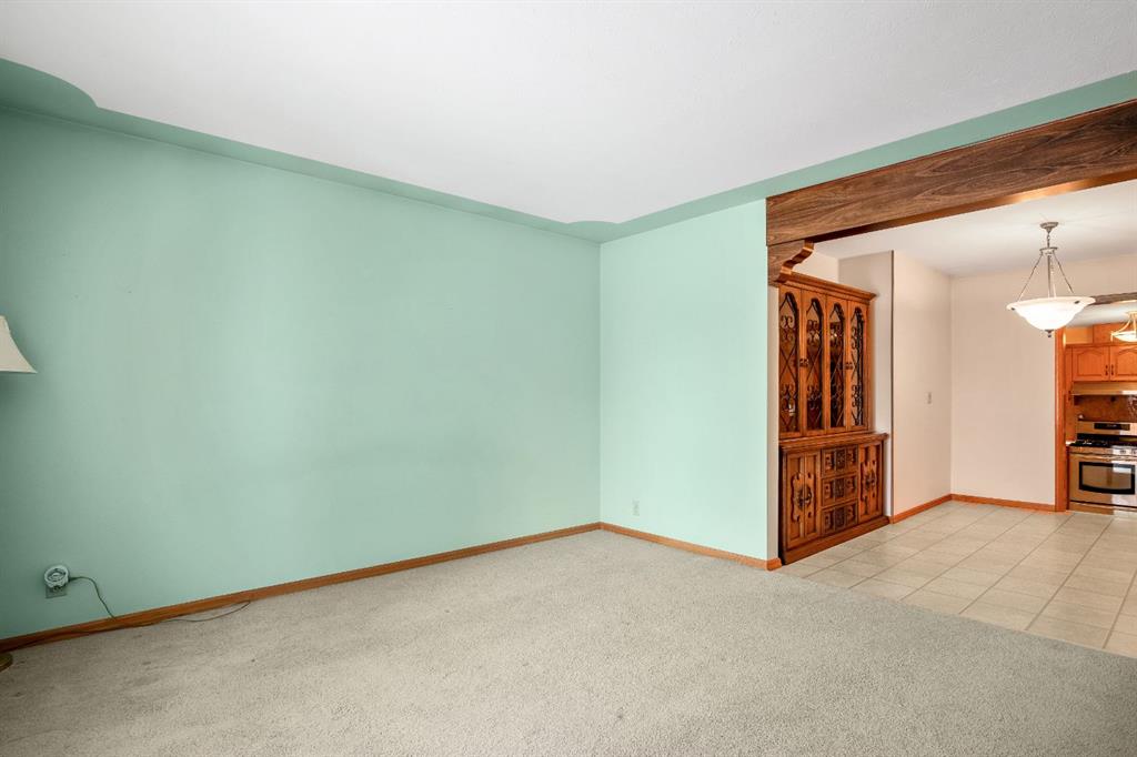 Picture for 47 Montrose Crescent NE