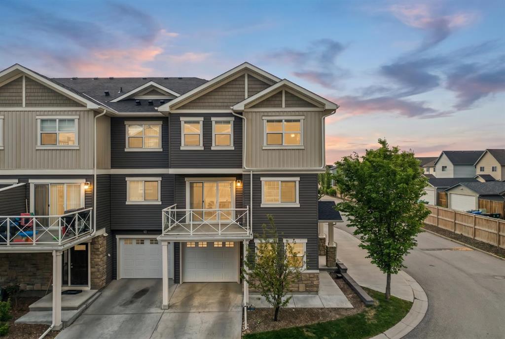 Picture for 905 Skyview Ranch Grove NE