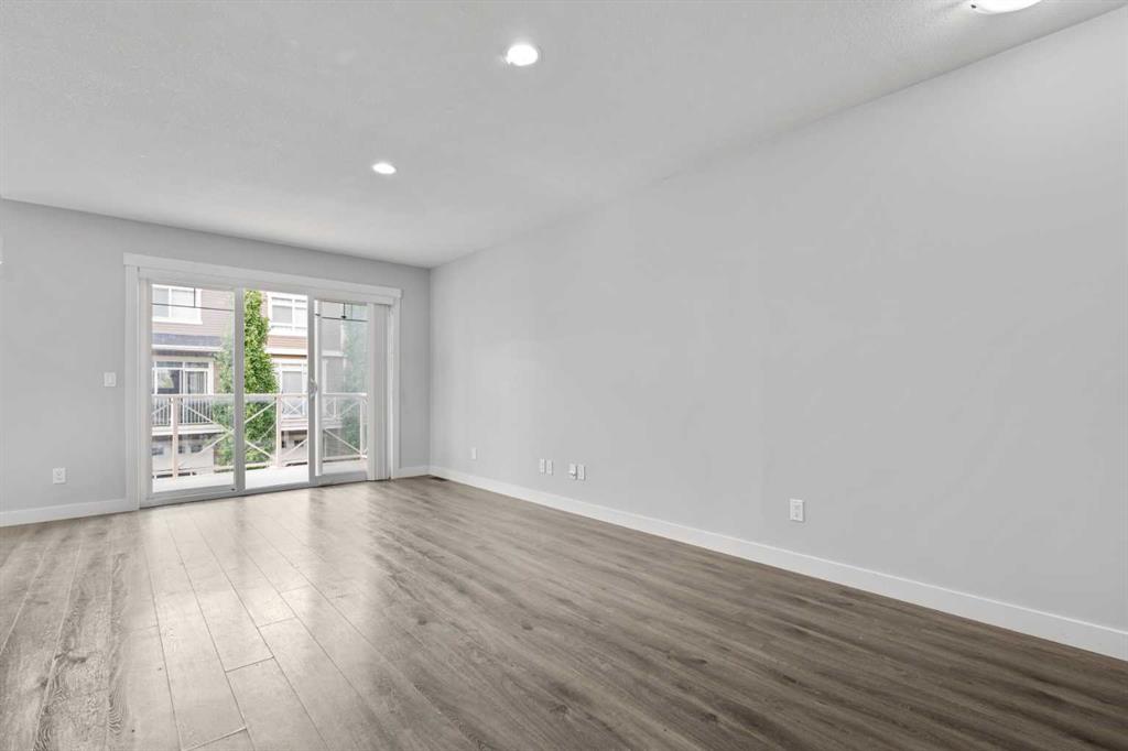 Picture for 905 Skyview Ranch Grove NE