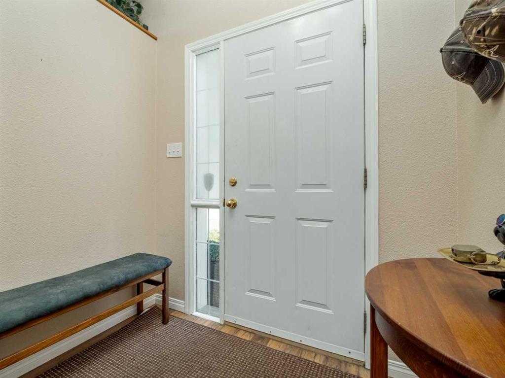 Picture for 33 Peigan Court W
