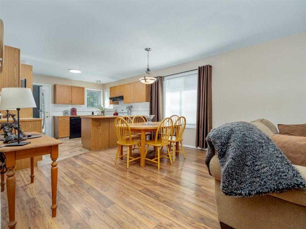 Picture for 33 Peigan Court W