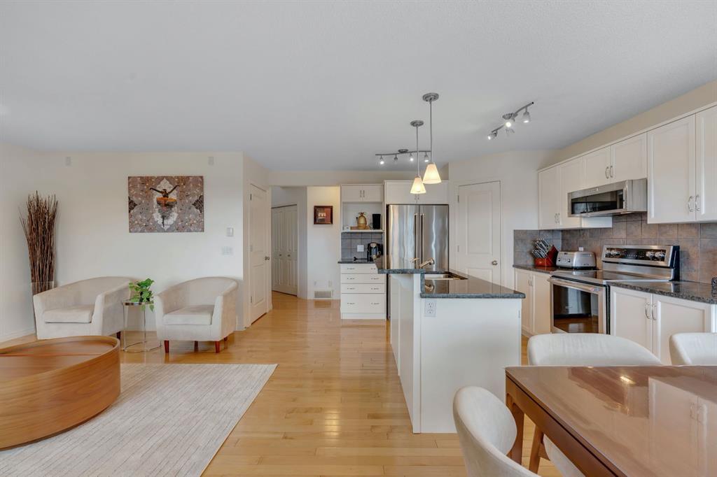 Picture for 208 Royal Birch Circle NW