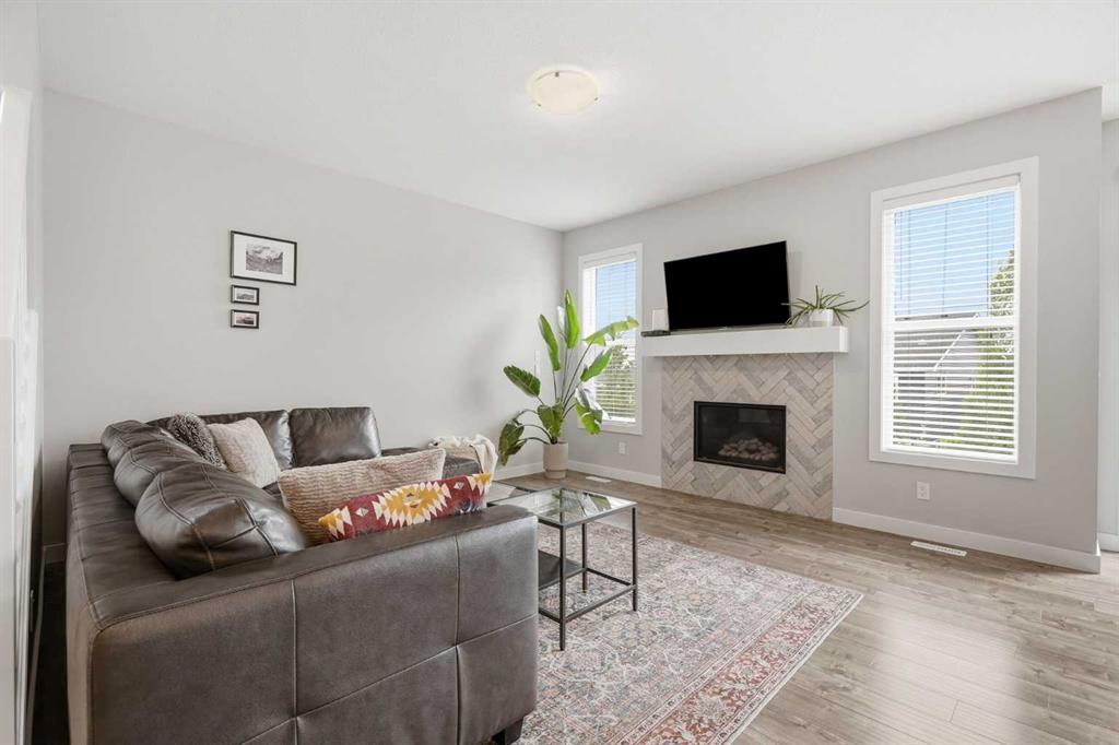 Picture for 26 Crestbrook Drive SW