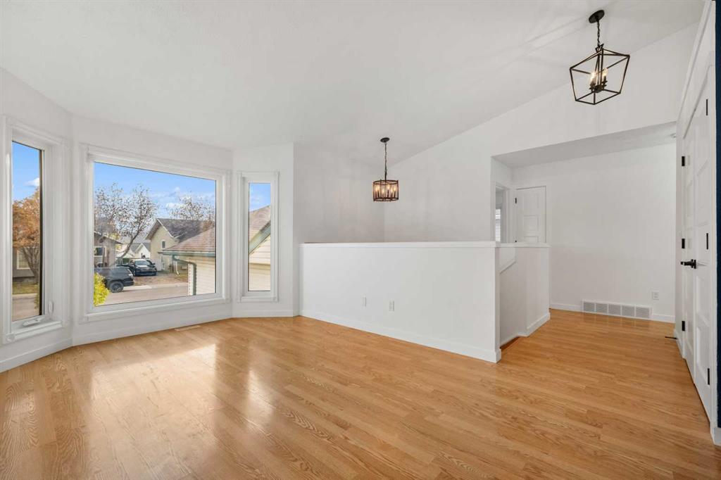 Picture for 62 Elsmore Place SE