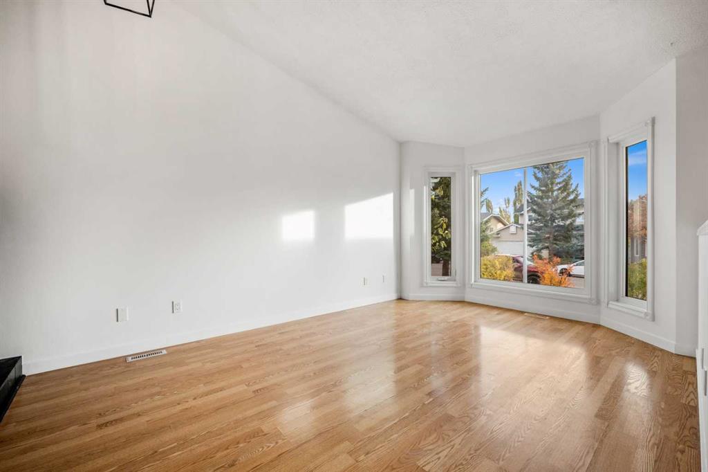 Picture for 62 Elsmore Place SE