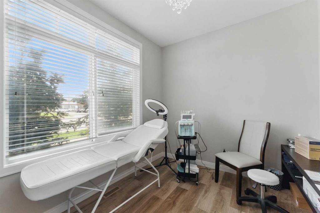 Picture for 815 85 Street SW