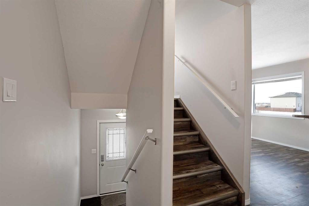 Picture for 322 17 Street E