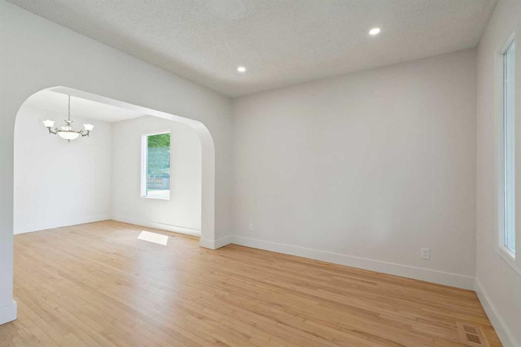 Picture for 739 19 Avenue NW