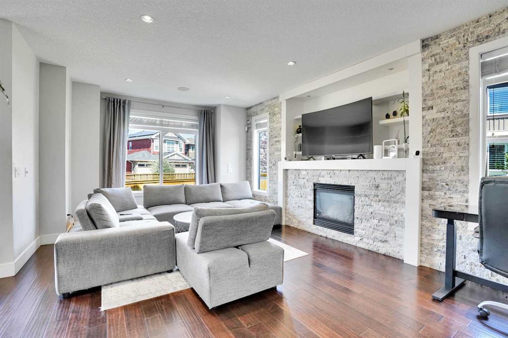 Picture for 172 Kinniburgh Way 