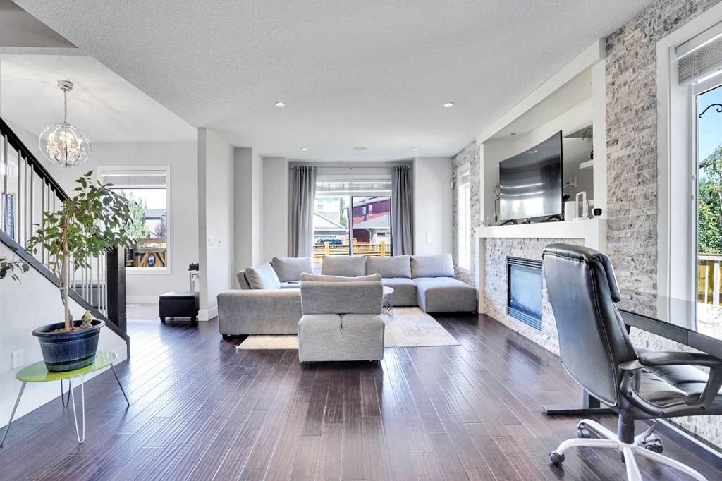 Picture for 172 Kinniburgh Way 