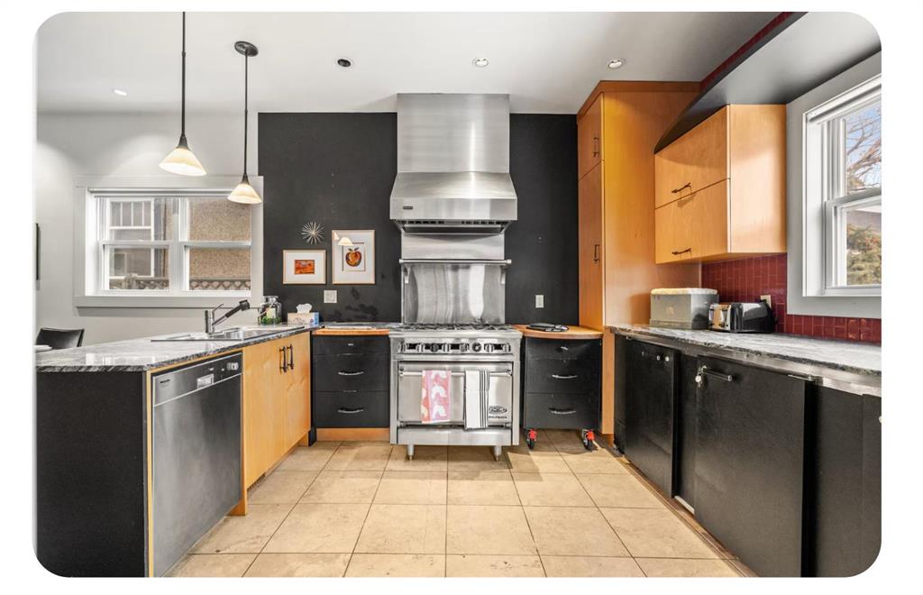 Picture for 714 7 Avenue NE